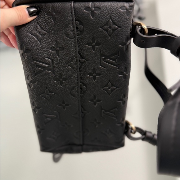 Louis Vuitton Black Backpack dupe - Picture 3 of 8